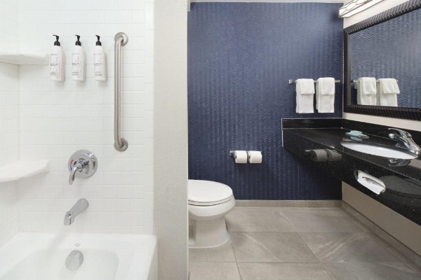 Fairfield Inn & Suites by Marriott Columbia Northeast image 11